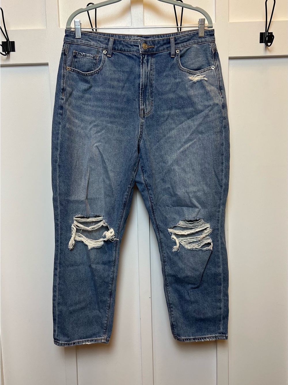 American Eagle Women's 14 SHORT Mom Jeans Distressed Blue Comfort Waist Stretch